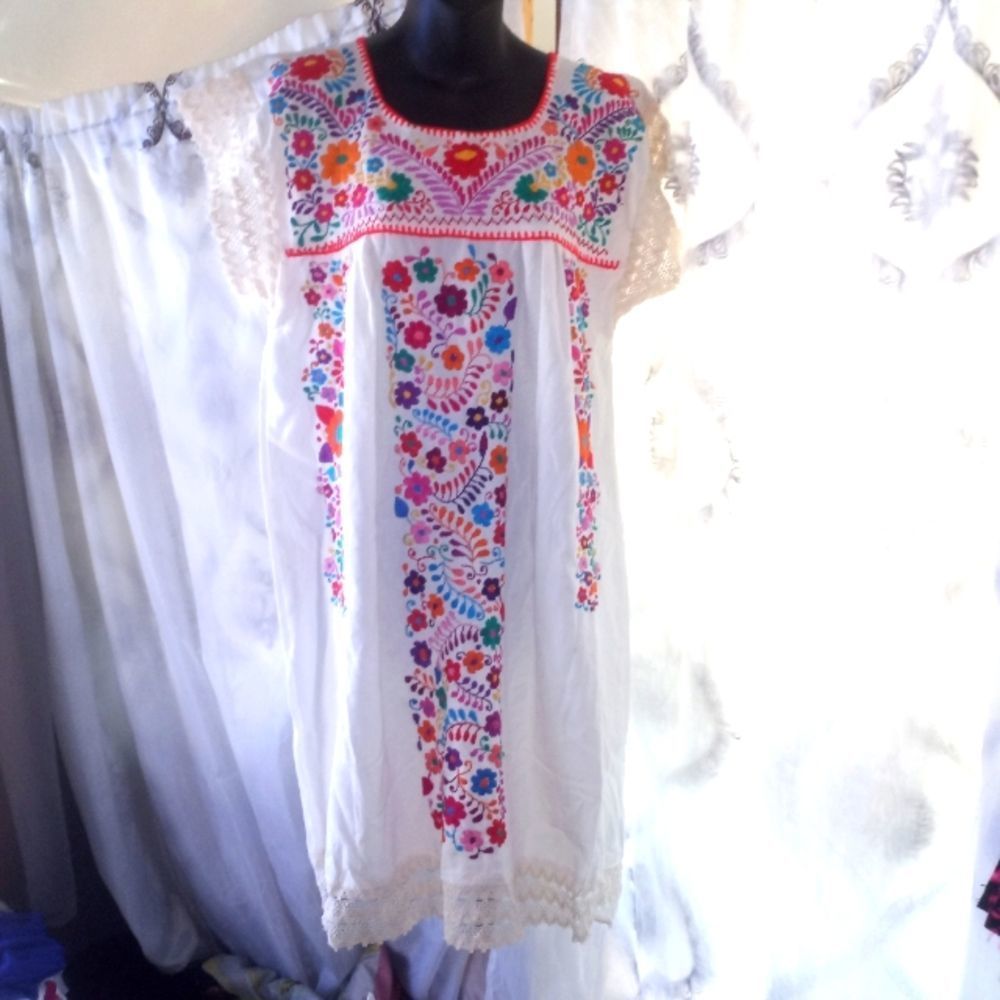Mexican embroidery dress size medium and large ( Hang )